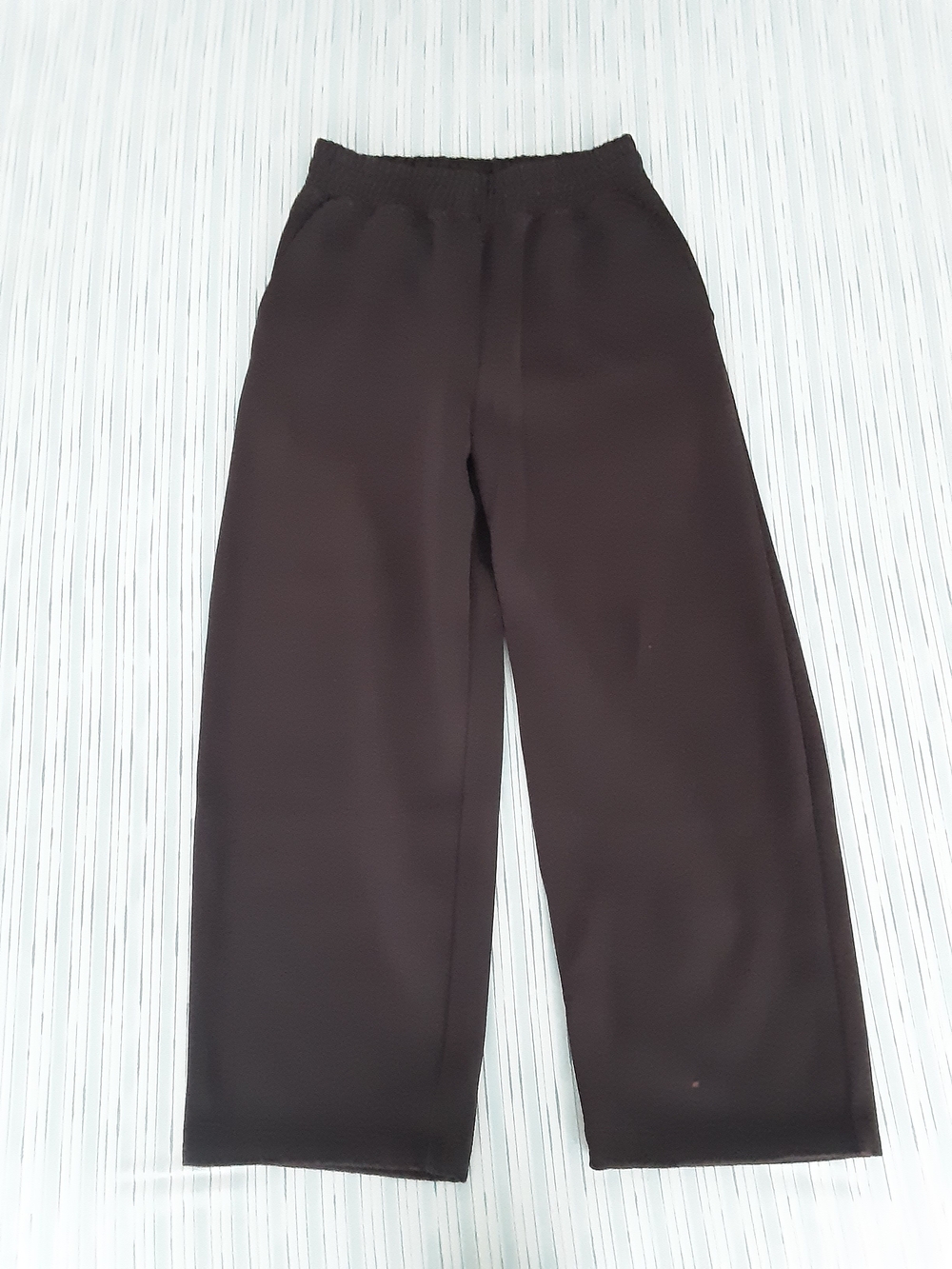 Uniqlo C Wide Fit Sweatpants (Small Bleach Stains)